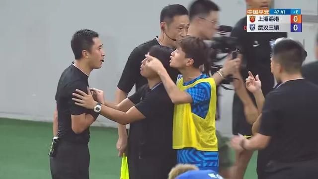 梅汝璈当即提出强烈抗议：“此次庭审是审判日本战犯，中国受日本侵害最烈、抗战时间最久、付出牺牲最大。