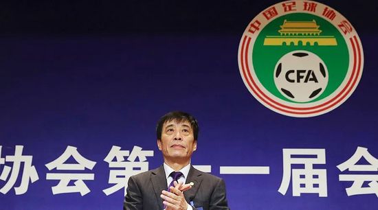 这位好友介绍说：“当时他们在度假村里，正打算开车到餐厅吃饭。