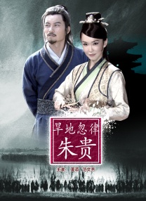 皮特蓄着胡须，看到这个场景笑着帮妻子整理衣服大秀恩爱。