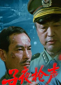 科林·费斯在现场不仅和妻子恩爱有加，还与在场等候的粉丝亲切合影，十分亲民。